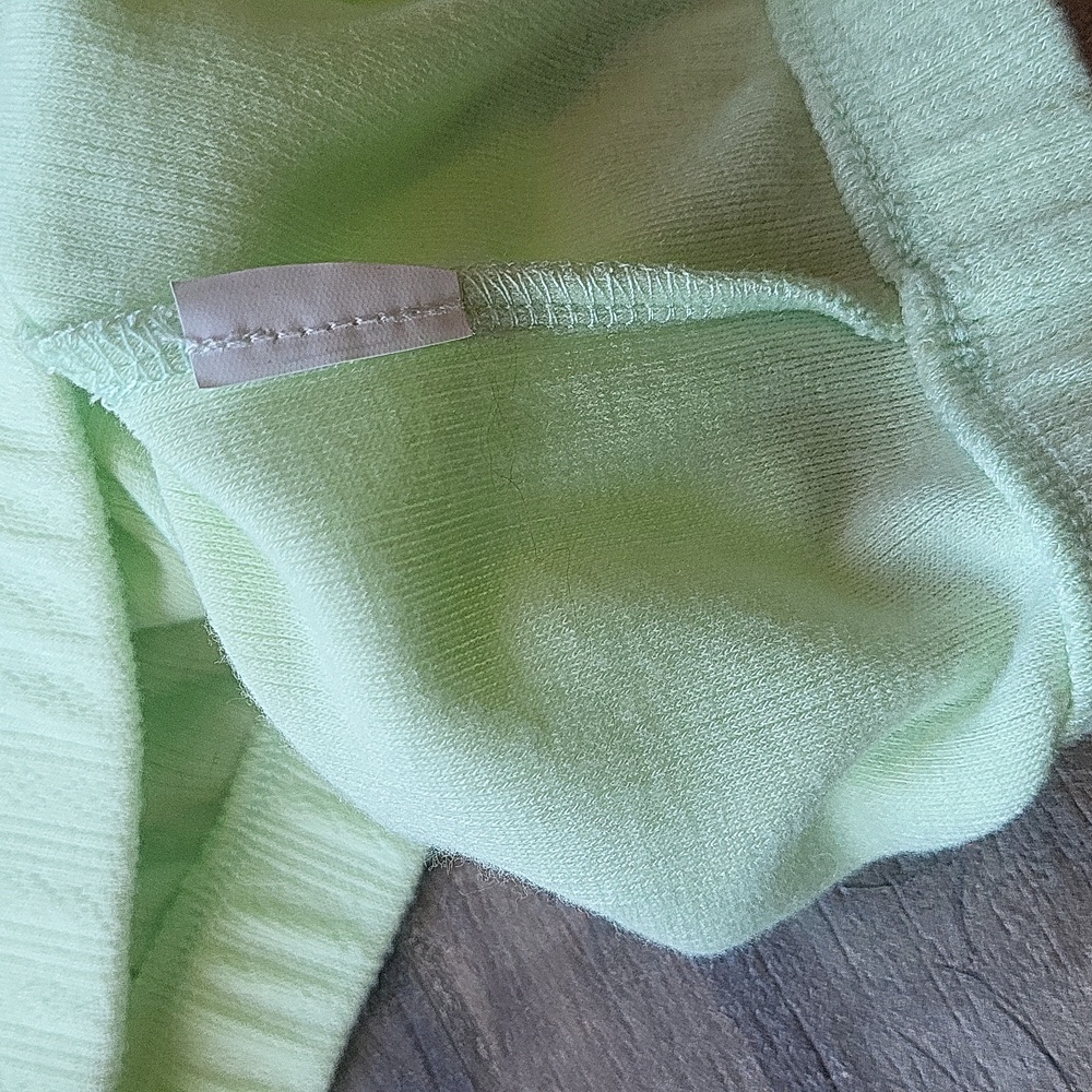 Bershka Heart Detail Button Front Sleeveless Collared Crop Top, Size Small - Picture 7 of 8